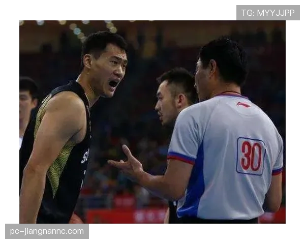 拉人犯规则判真相：裁判何时该吹罚，何时放行？