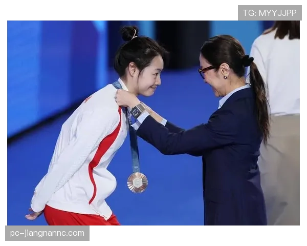 昌雅妮的生活照里怎么突然多了那么多不一般的包包？